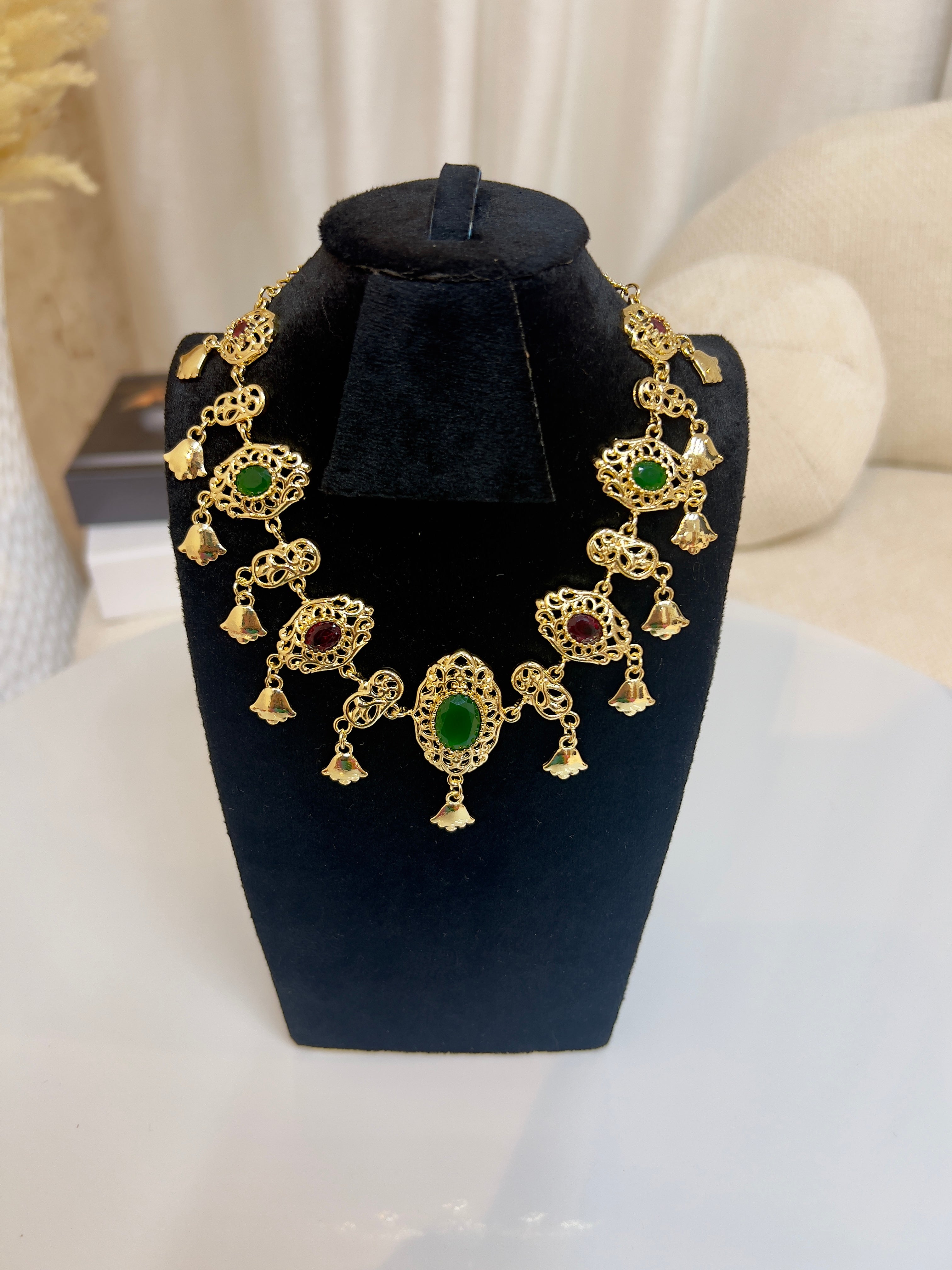COLLIER MAYA