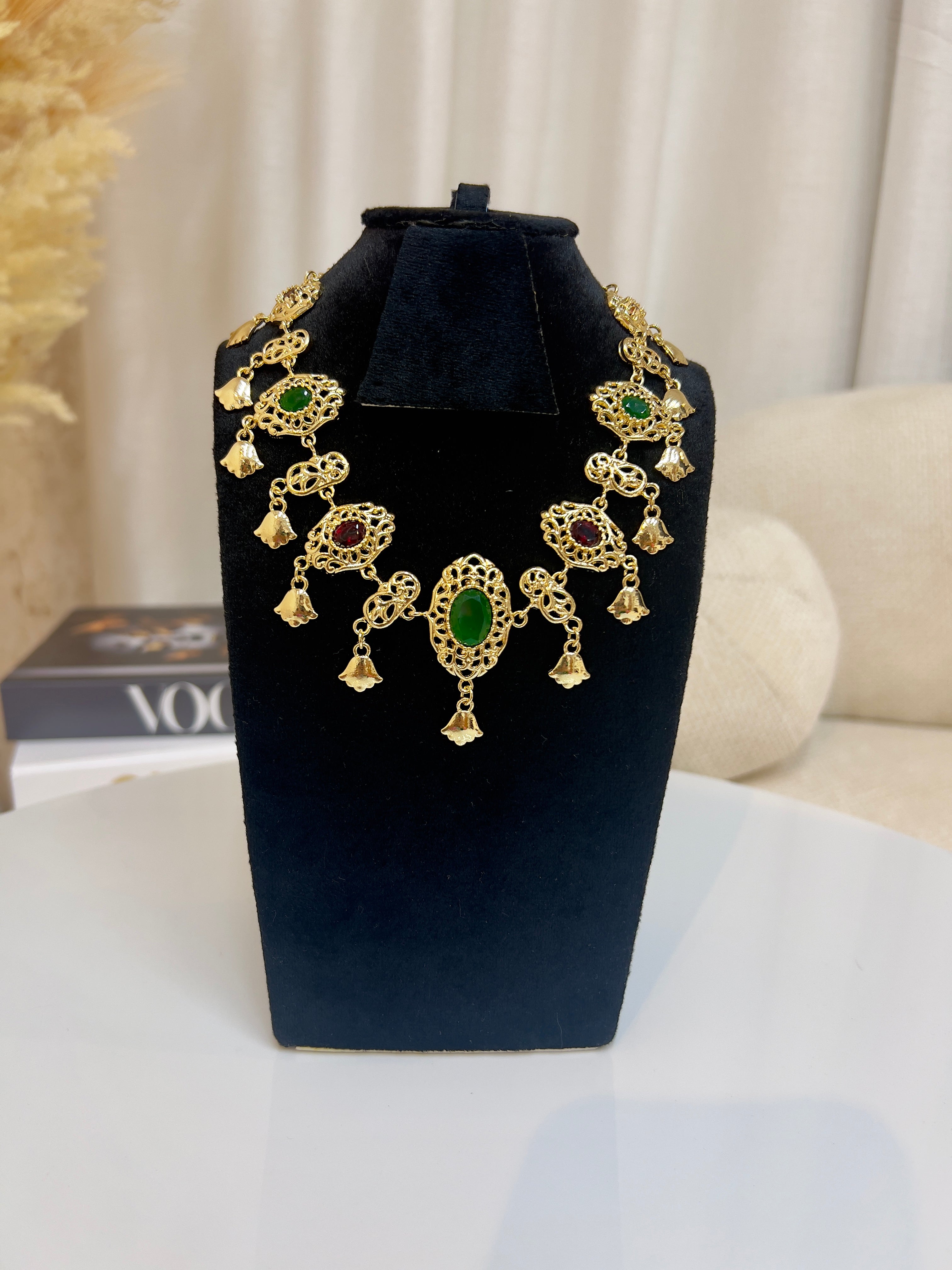 COLLIER MAYA